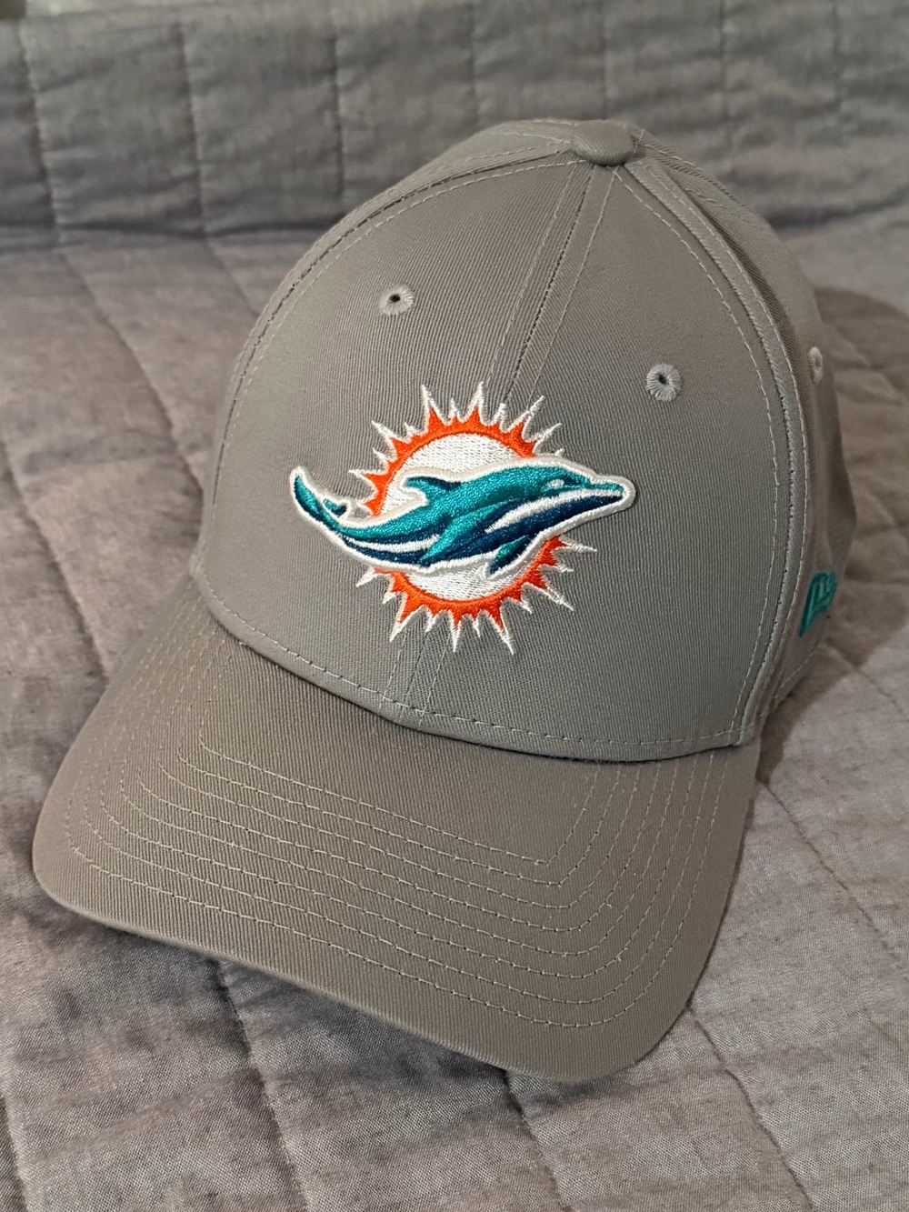 Men’s New Era Miami Dolphins Snap-back hat!! Great Condition!!